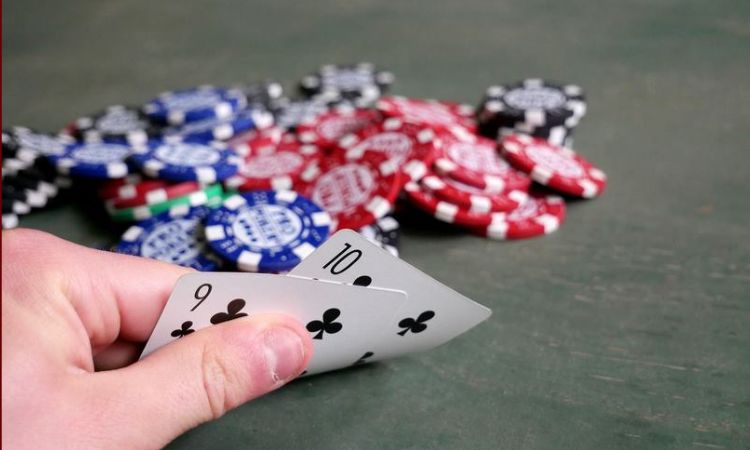 Giống như Poker, Liêng cũng là một trò chơi tâm lý bạn nên thay đổi cách cược của mình